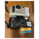 KODAK DC210 ZOOM DIGITAL CAMERA, SILVER FINISH,