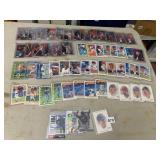 ASSORTED BASKETBALL AND BASEBALL TRADING CARDS,