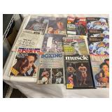 ASSORTED SPORTS AND ENTERTAINMENT MAGAZINES,