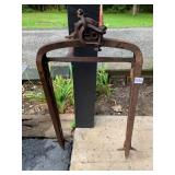RUSTED IRON HAY FORK, HINGED TINE MECHANISM,
