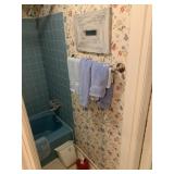 BATHROOM ACCESSORIES, INCLUDES PLASTIC WASTE