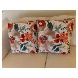 INCLUDES TWO DECORATIVE THROW PILLOWS, FLORAL