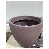 RESIN PLANTER, ROUND, TEXTURED BROWN FINISH.