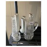 ASSORTED GLASS VASES AND PITCHER, INCLUDES MILK