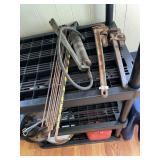HEAVY DUTY LEVER GREASE GUN, TWO LARGE PIPE