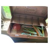 METAL TACKLE BOX W/ TRAY, ASSORTED FISHING REELS,