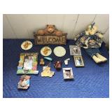 ASSORTED BEAR-THEMED DECOR, WELCOME SIGN, PLUSH