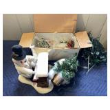 CHRISTMAS DECORATION LOT, ANIMATED SNOWMAN PIANO