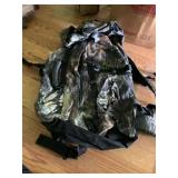 CAMOUFLAGE HUNTING BACKPACK W/ ADJUSTABLE STRAPS