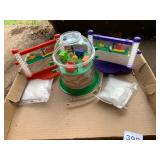 UNCLE MILTON MINI ANT FARM HABITATS, INCLUDES