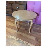 ROUND SIDE TABLE, OAK FINISH, CABRIOLE LEGS, PAD