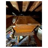 WOOD END STAND, HINGED LID, SPINDLE SIDES,