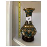 CLOISONNE VASE, FLORAL MOTIF, BRASS RIM, WOODEN