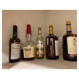ASSORTED CANADIAN WHISKY AND RUM BOTTLES, INCL