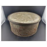 SEWING TIN WITH NOTIONS
