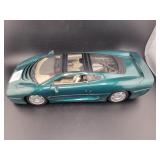 MAISTO 1/18 SCALE JAGUAR XD220 - BOTH DOORS, HOOD