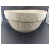 8 1/2 INCH CROCK POTTERY MIXING BOWL W/CHIP