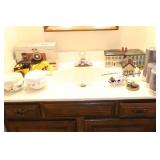 VASE, TEAPOT, SCALE ETC IN BATHROOM