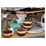 SHELF OF HOUSEHOLD DISHWARE & Dï¿½COR