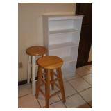 WHITE SHELF & (2) STOOLS