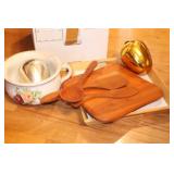 CHAMBER POT, (2) LARGE ORNAMENTS ETC
