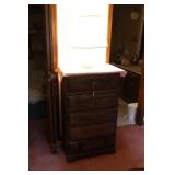 5-DRAWER DRESSER & LAMP