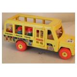 FISHER PRICE SCHOOL BUS W/7 WOOD FIGURES