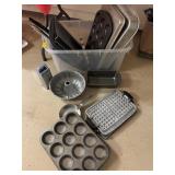 TOTE WITH BAKING PANS