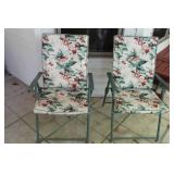 2 FOLDING CHAIRS