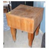 BUTCHER BLOCK 32x24x24 (SOME DAMAGE)