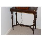 ENTRANCE TABLE 29x29x13 (NEEDS WORK)