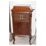 PATBE OAK VICTROLA CIRCA 1918