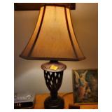 METAL TWIST DESIGN TABLE LAMP W/ SHADE **WORKS**