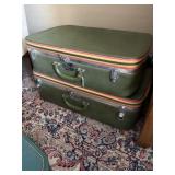 2 PC MATCHING VENTURA LUGGAGE (SOME DAMAGE)