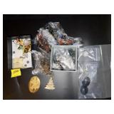 ASSORTMENT OF VINTAGE COSTUME JEWELRY