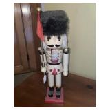 20" FLAG BEARER NUTCRACKER