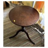 MAHOGANY QUEEN ANNE CANDLE STAND 20"x26"