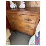 ANTIQUE VICTORIAN CHEST OF DRAWERS