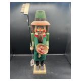 15" APPLE PICKER NUTCRACKER