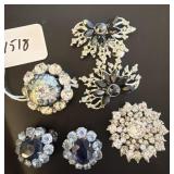 2 VINTAGE CLIP ON EARRINGS & 2 BROACHES