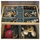 4 VINTAGE CLIP ON EARRING SETS....