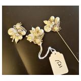 PAIR OF VINTAGE CLIP ON EARRINGS &...