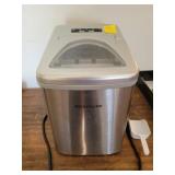 FRIGIDAIRE TABLE TOP ICE MAKER