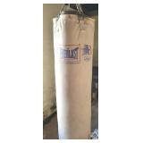 EVERLAST PUNCHING BAG
