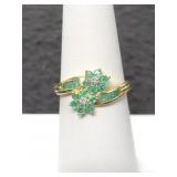 10K GOLD AND GREEN STONE RING -SIZE: 7 - 2.5 GRAMS