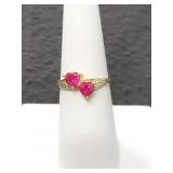 10K GOLD AND RED STONE DOUBLE HEART RING - SIZE: 7