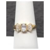 10K GOLD AND CZ LADIES RING - SIZE: 7 - 2.3 GRAMS