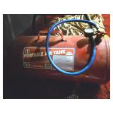 PORTABLE AIR TANK & 2 IN TRAILER HITCH