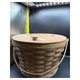 LONGABERGER ROUND PICNIC BASKET 1984