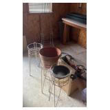 PLASTIC FLOWER POTS, PLANT STANDSï¿½.